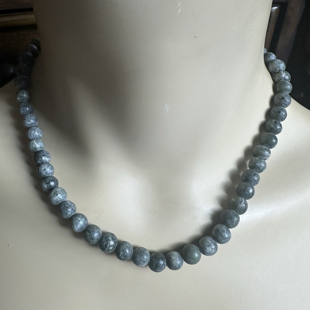VTG 1960s Beaded Necklace 16 Inch Green Gray‎ Round Steatite Barrel Clasp Asian